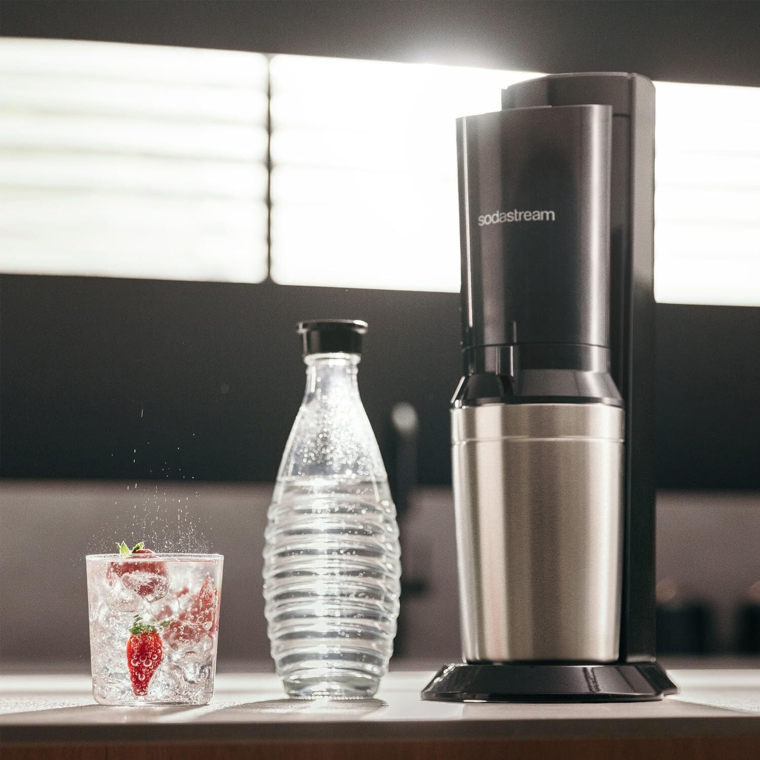 Wassersprudler Crystal 3.0 Quick-Connect CO2-Zylinder und 1x Glaskaraffen, Silber, Schwarz/Titan, 45 cm